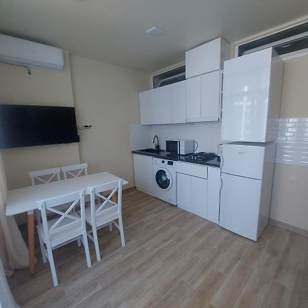 Andrew'S 2 Rooms Apartment In Batumi Ანდრიას 2 Ოთახიანი Აპარტამენტი Ბათუმში Buitenkant foto