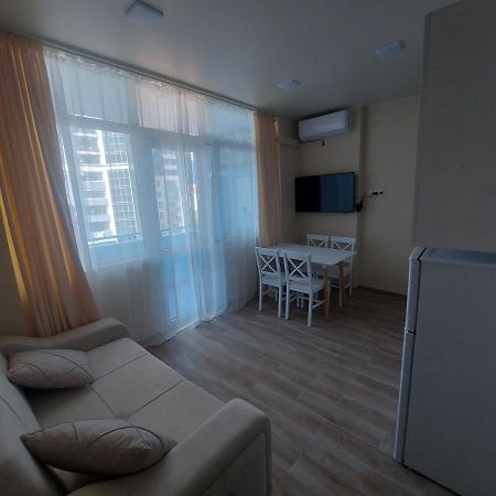 Andrew'S 2 Rooms Apartment In Batumi Ანდრიას 2 Ოთახიანი Აპარტამენტი Ბათუმში Buitenkant foto