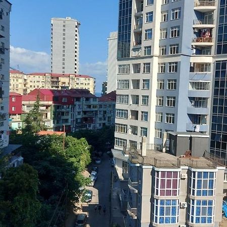 Andrew'S 2 Rooms Apartment In Batumi Ანდრიას 2 Ოთახიანი Აპარტამენტი Ბათუმში Buitenkant foto