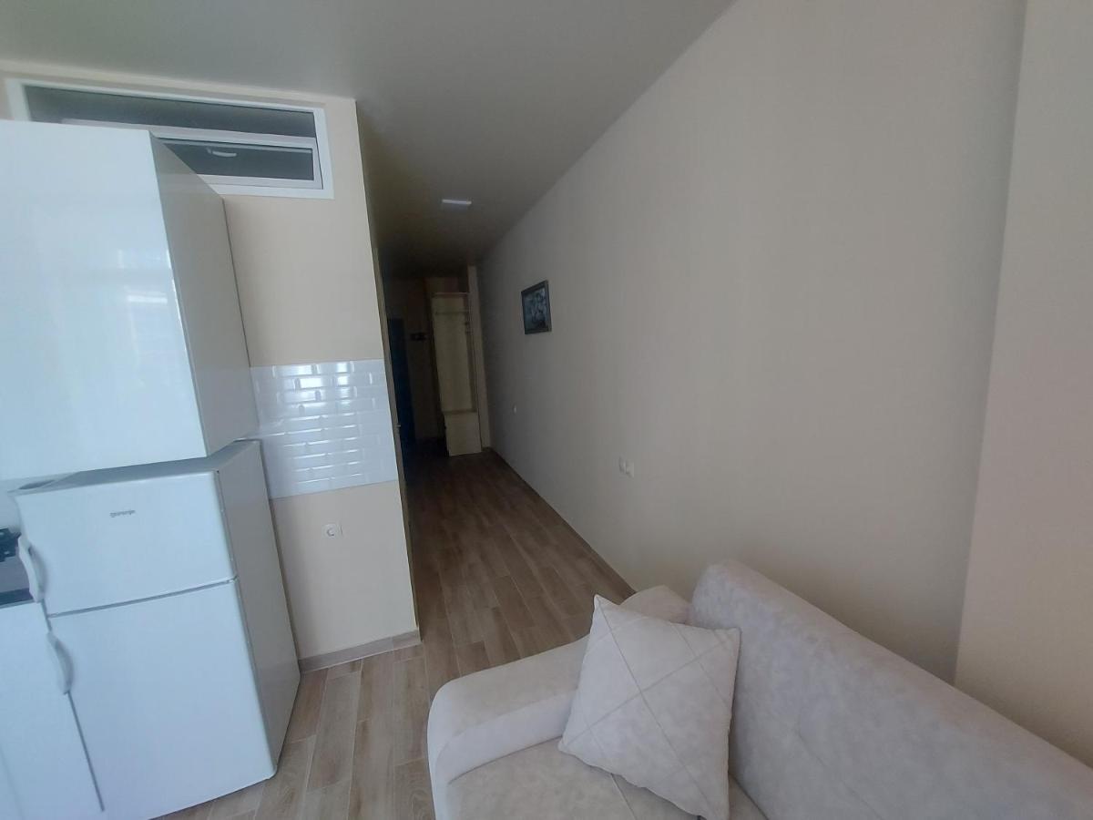 Andrew'S 2 Rooms Apartment In Batumi Ანდრიას 2 Ოთახიანი Აპარტამენტი Ბათუმში Buitenkant foto